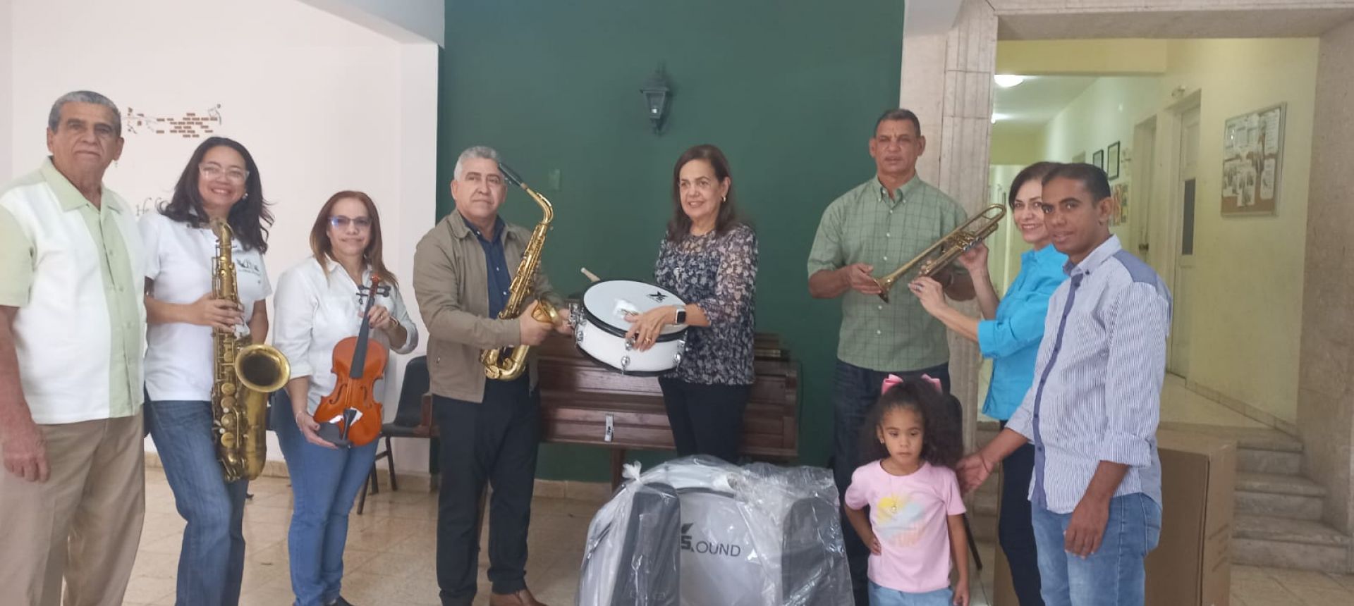 Donación de instrumentos Escuela de Bellas Artes 