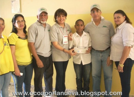 Estudiantes Reciben Tablet PC