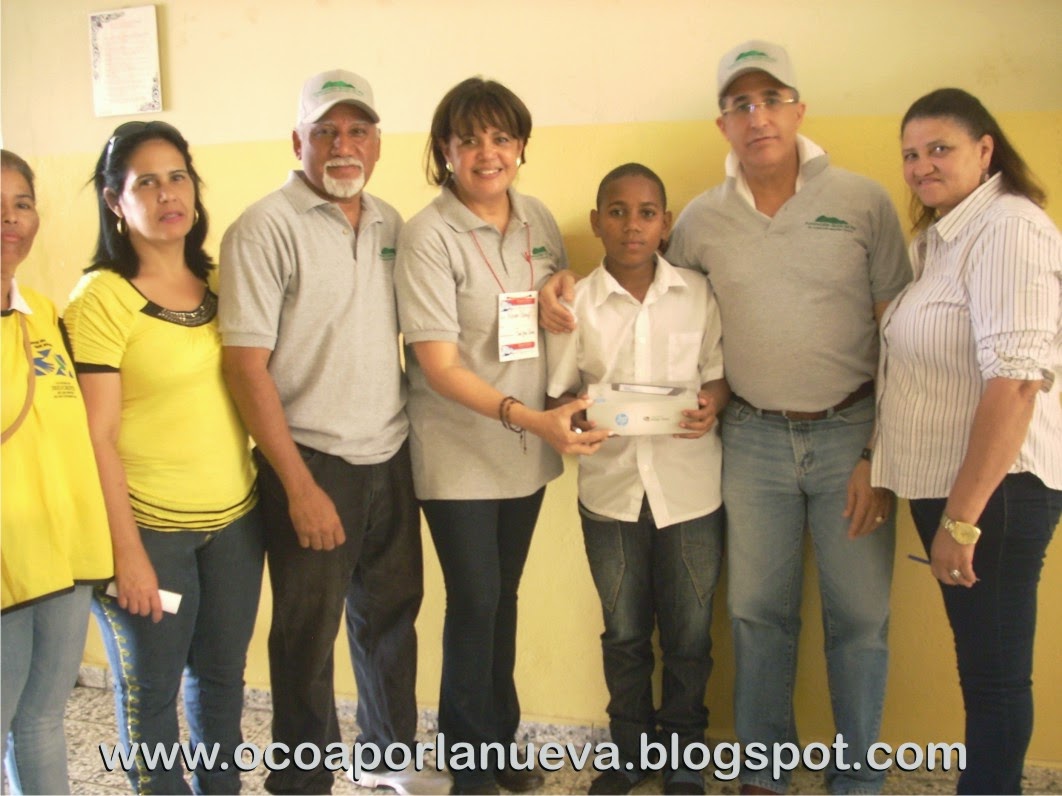 Estudiantes Reciben Tablet PC