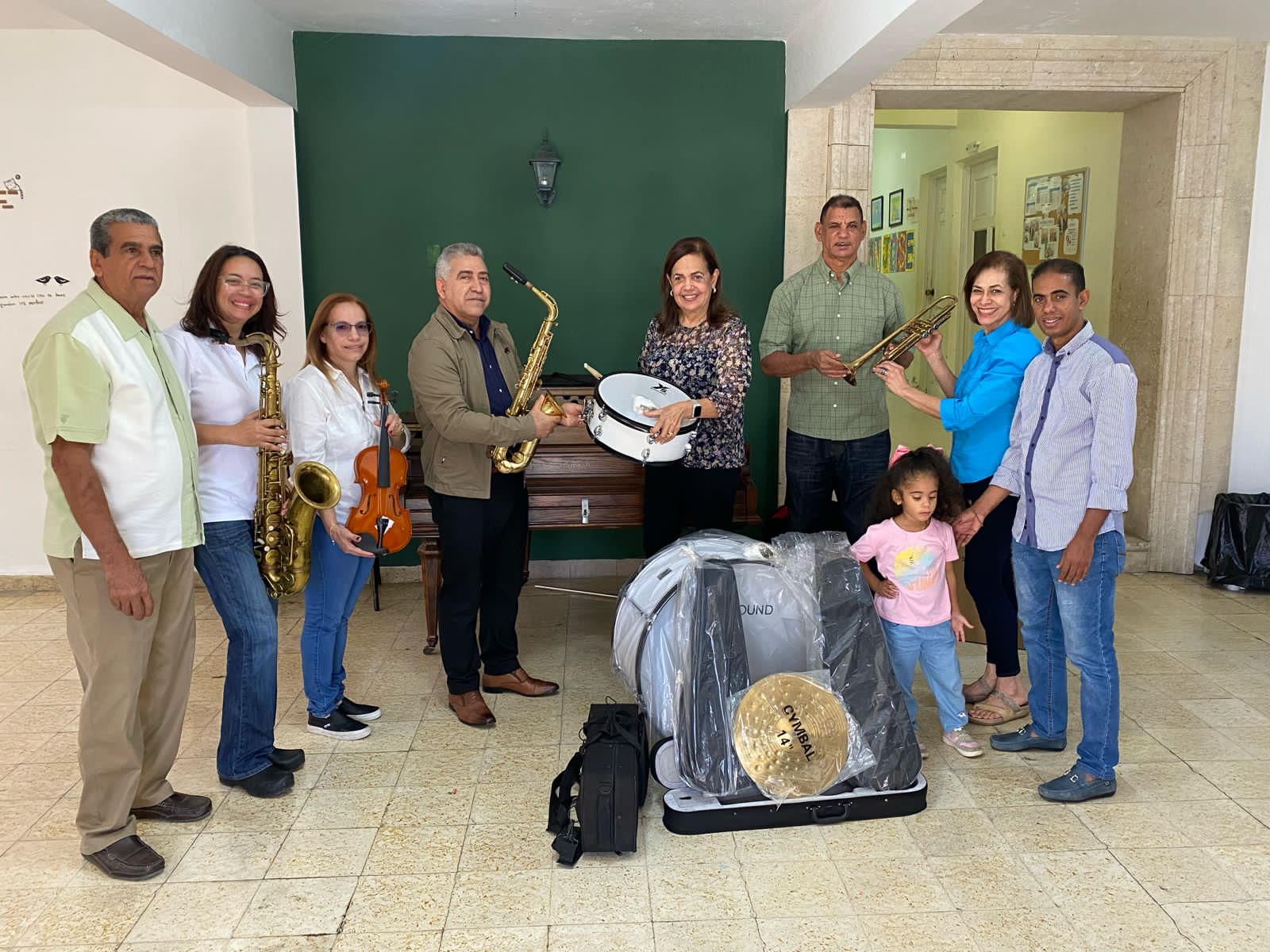 Donacion de Instrumentos a la Escuela de Bellas Artes
