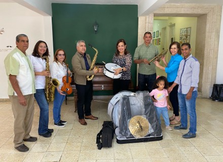 Donacion de Instrumentos a la Escuela de Bellas Artes