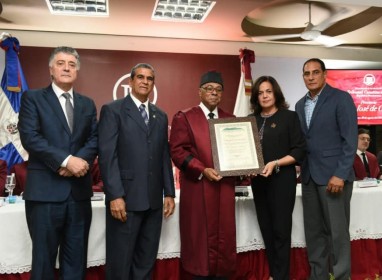 Fundaci&oacute;n Ocoa de Pie entrega reconocimiento a pleno del Tribunal Constitucional.  